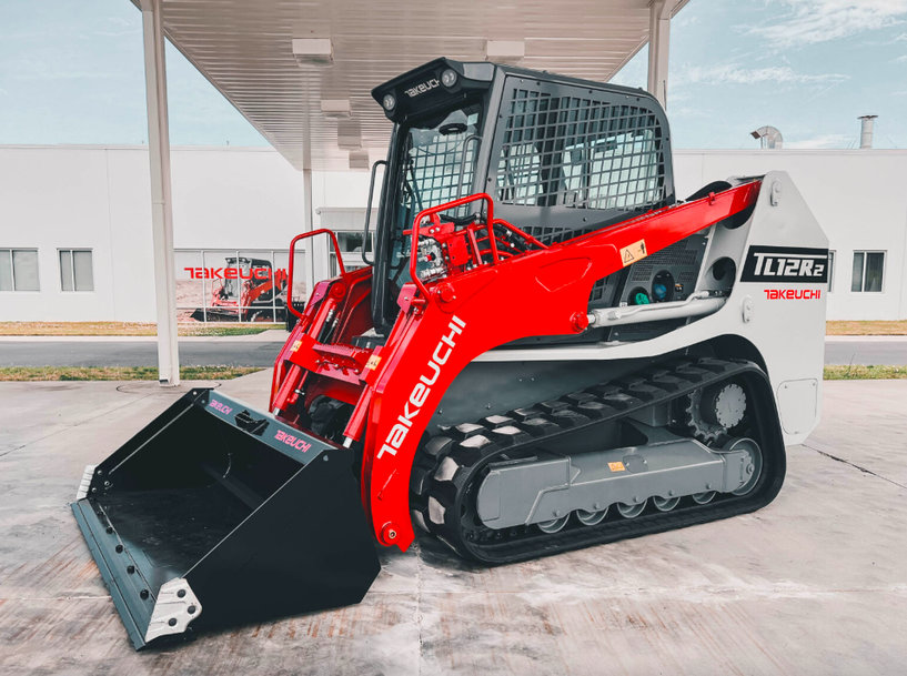 TAKEUCHI CELEBRATES 1000TH MACHINE ASSEMBLED IN THE U.S.A